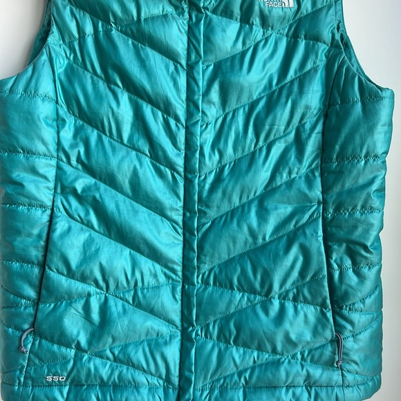 The North Face Aconcagua Goose Down 550 Vest. - Picture 11 of 16